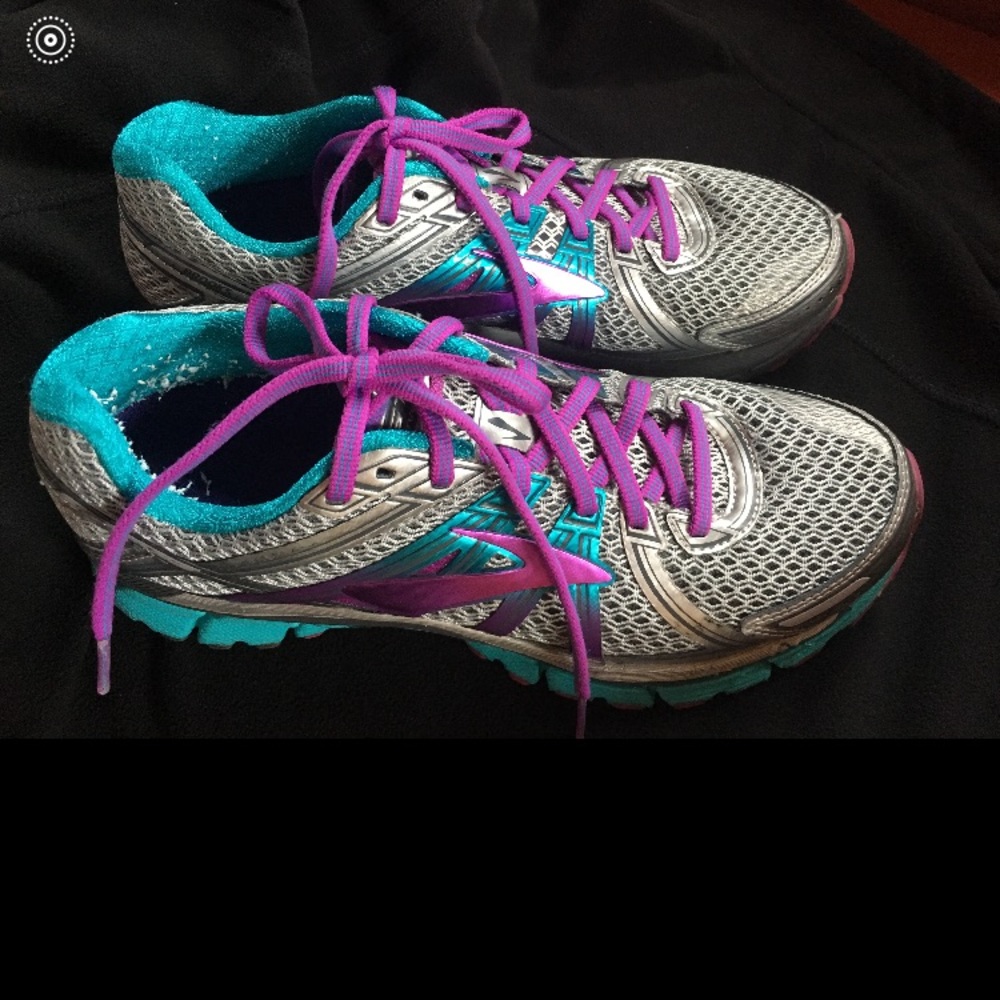 Brooks GTS Seventeen Running Shoes Sz 9 ( narrow )